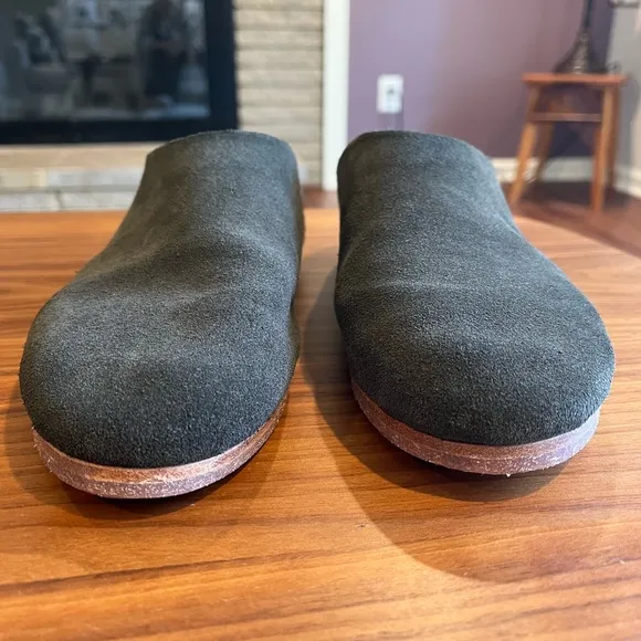 POPPY BARLEY LIKE NEW Cabin Shoe Mule Olive Green Slip-On Slipper Women's 9