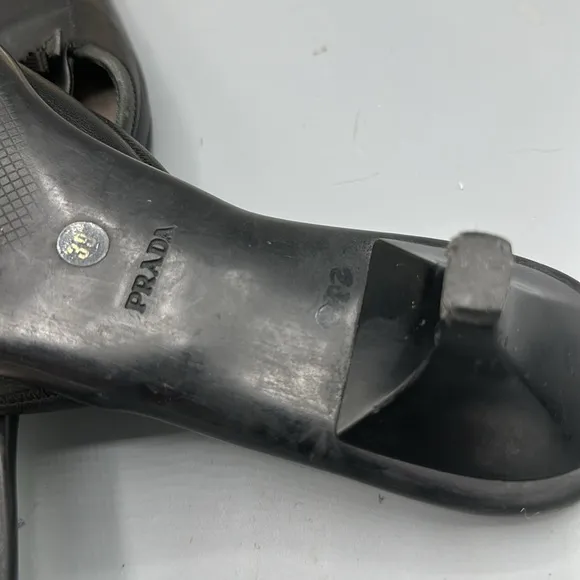 Prada Kitten Heels sz 39