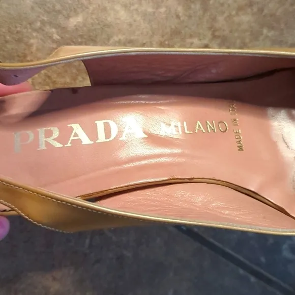 Prada sling back patent leather Kitten heels.