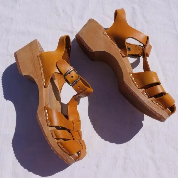 Preowned MIA wood soles clogs