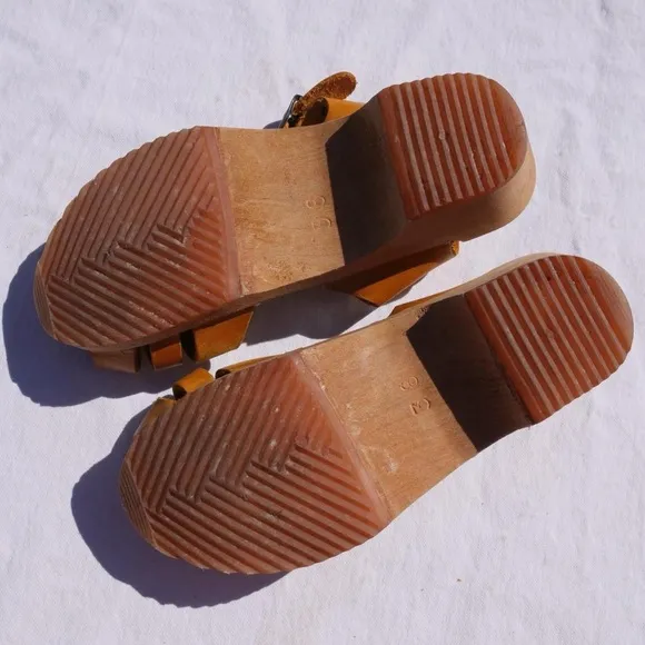 Preowned MIA wood soles clogs