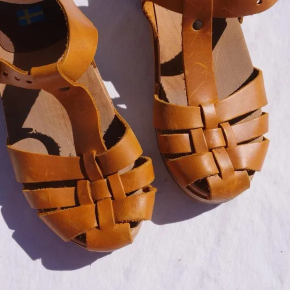 Preowned MIA wood soles clogs