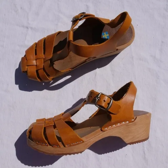 Preowned MIA wood soles clogs