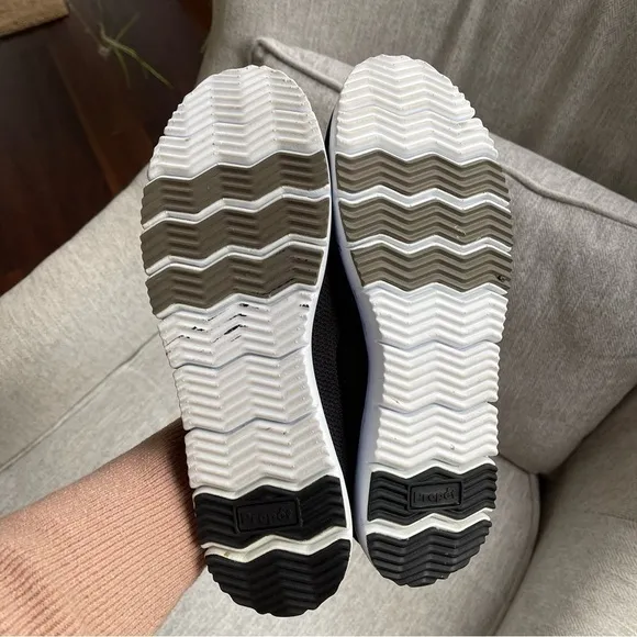 Proper Lightweight Slip-On Stretch Mesh Sneakers Walking Shoe 9.5 Wide