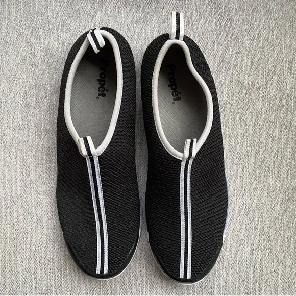 Proper Lightweight Slip-On Stretch Mesh Sneakers Walking Shoe 9.5 Wide