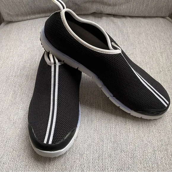 Proper Lightweight Slip-On Stretch Mesh Sneakers Walking Shoe 9.5 Wide