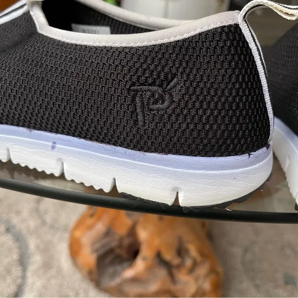 Proper Lightweight Slip-On Stretch Mesh Sneakers Walking Shoe 9.5 Wide