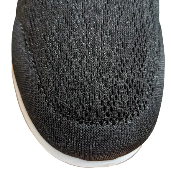 Propet Travel Slip-On Sneaker Black 8.5 Extra Wide