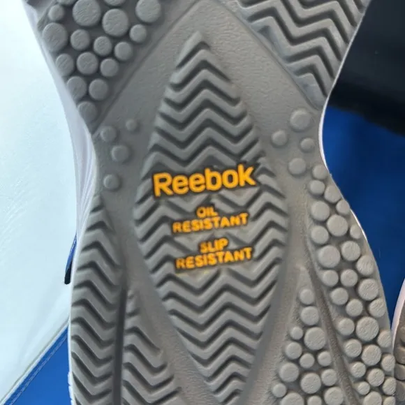 Reebok Mens 9.5 up White Sneakers NEW