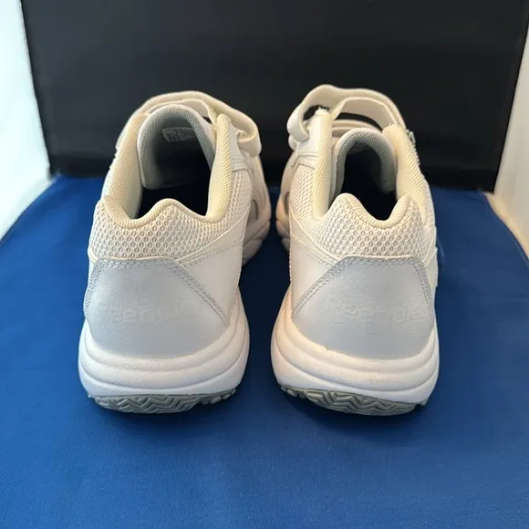 Reebok Mens 9.5 up White Sneakers NEW