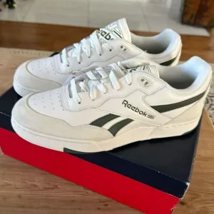 Reebok Unisex Adult BB 4000 II Basketball Shoe NEW vintage chalk/Varsity Green