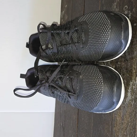 Reebok work composite, toe, slip resistant oil resistant. Men's size 11 wide