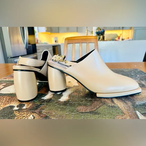 Reike Nen Women’s Leather Beige Square Platform Strap Mules. NWOB. Size 39/9US