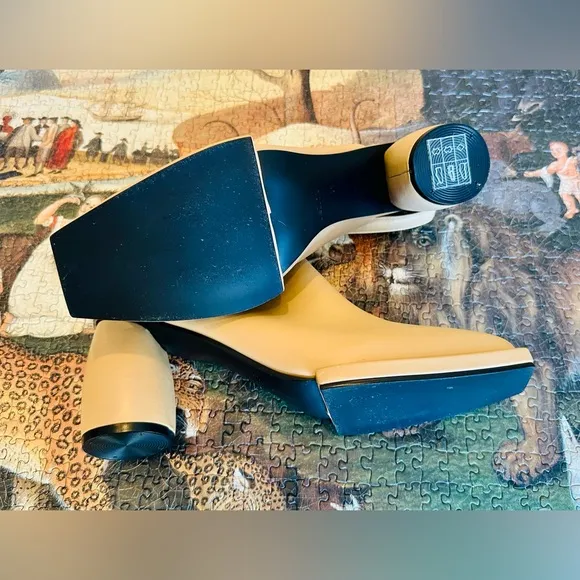 Reike Nen Women’s Leather Beige Square Platform Strap Mules. NWOB. Size 39/9US