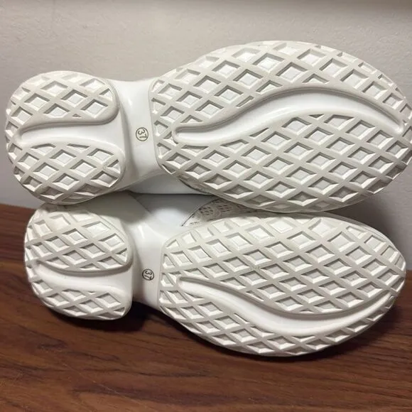 Rhodes Women’s Run Sneaker in White Neoprene &amp; Lace. Size 37. Never Worn.