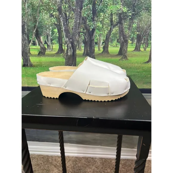 Rosa Mosa White Donau Clogs, size 38/ 8M