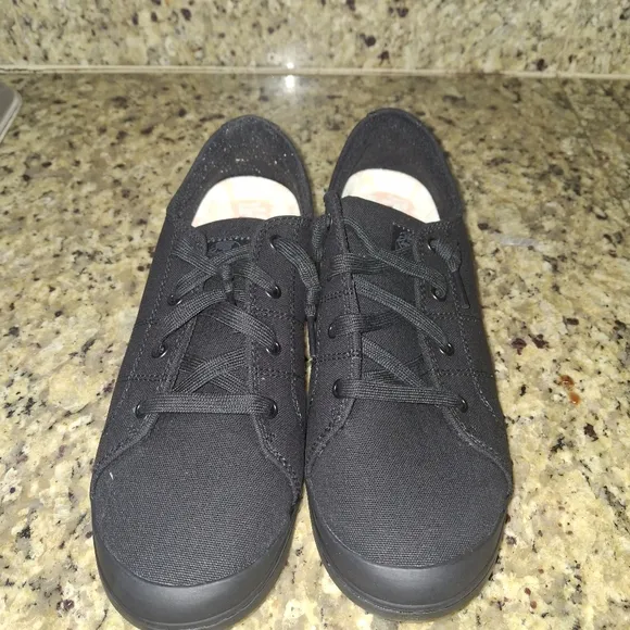 Roxy At Work Casual Slip Resistance Soft Toe Shoe Black sz 9M NEW