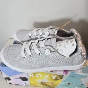 Roxy Bayshore Plus Gray Knit Sneakers Size 7 NWT