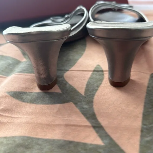 [Salvatore Ferragammo] Silver Slide Kitten Heels