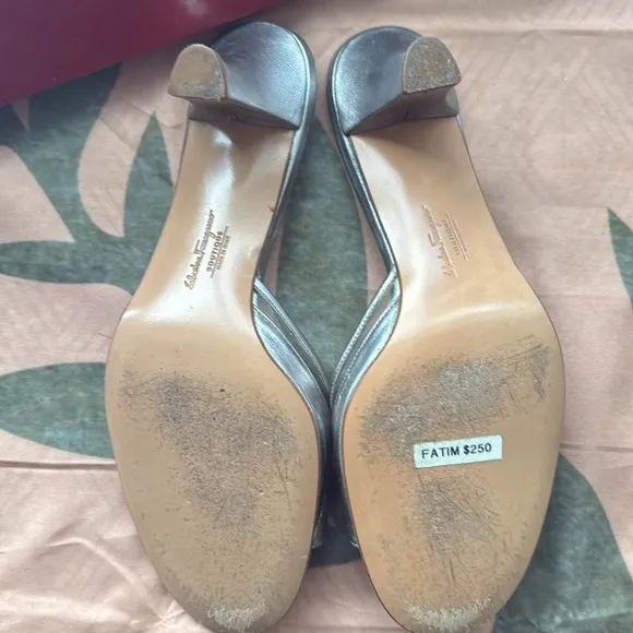 [Salvatore Ferragammo] Silver Slide Kitten Heels