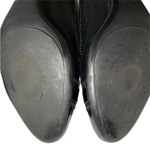 Salvatore Ferragamo black leather pumps
