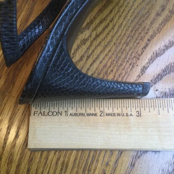 Salvatore Ferragamo Black Lizard Print  Slingback Heels Size 8.5