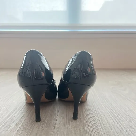 Salvatore Ferragamo Carla Bow Patent Leather Pumps sz 8