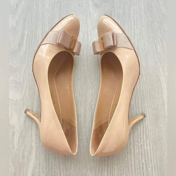 Salvatore Ferragamo Carla Bow Patent Leather Pumps sz 8
