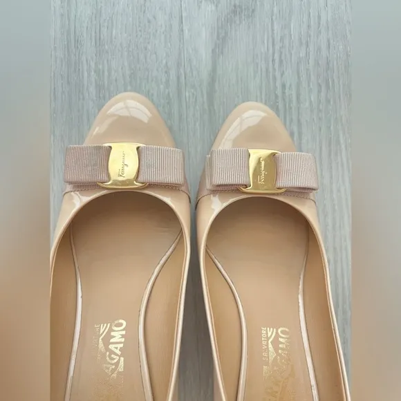 Salvatore Ferragamo Carla Bow Patent Leather Pumps sz 8