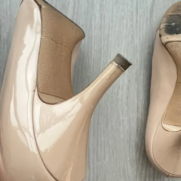 Salvatore Ferragamo Carla Bow Patent Leather Pumps sz 8