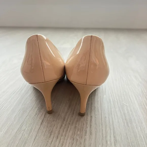 Salvatore Ferragamo Carla Bow Patent Leather Pumps sz 8