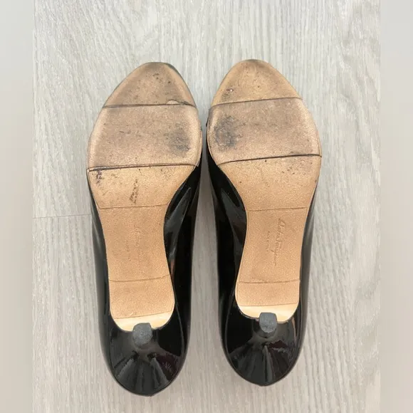 Salvatore Ferragamo Carla Bow Patent Leather Pumps sz 8