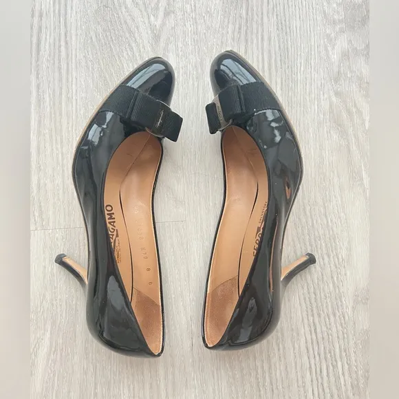 Salvatore Ferragamo Carla Bow Patent Leather Pumps sz 8