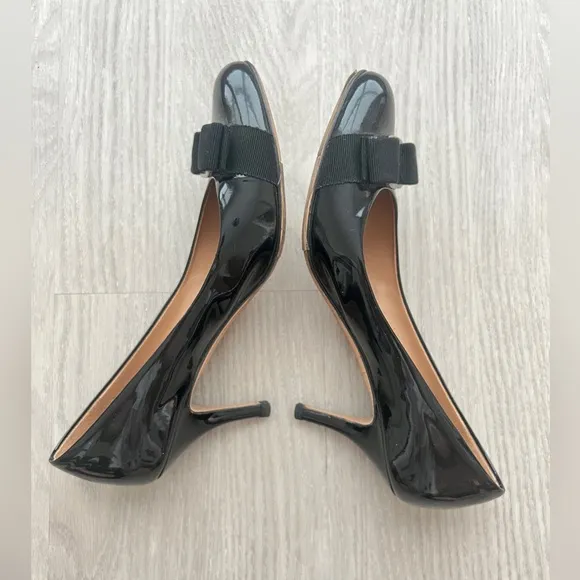 Salvatore Ferragamo Carla Bow Patent Leather Pumps sz 8
