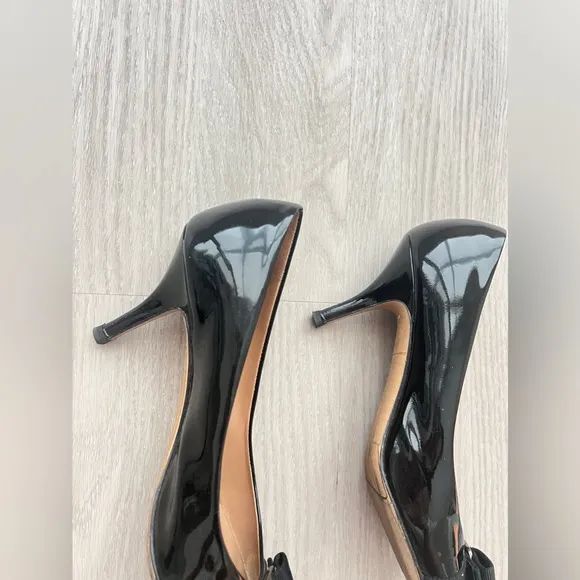 Salvatore Ferragamo Carla Bow Patent Leather Pumps sz 8