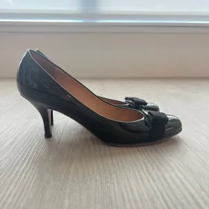Salvatore Ferragamo Carla Bow Patent Leather Pumps sz 8