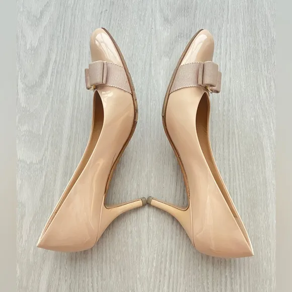 Salvatore Ferragamo Carla Bow Patent Leather Pumps sz 8