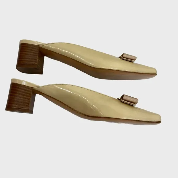 Salvatore Ferragamo Cream Patent Leather Bow Detail Slip On Heeled Mules Size 7