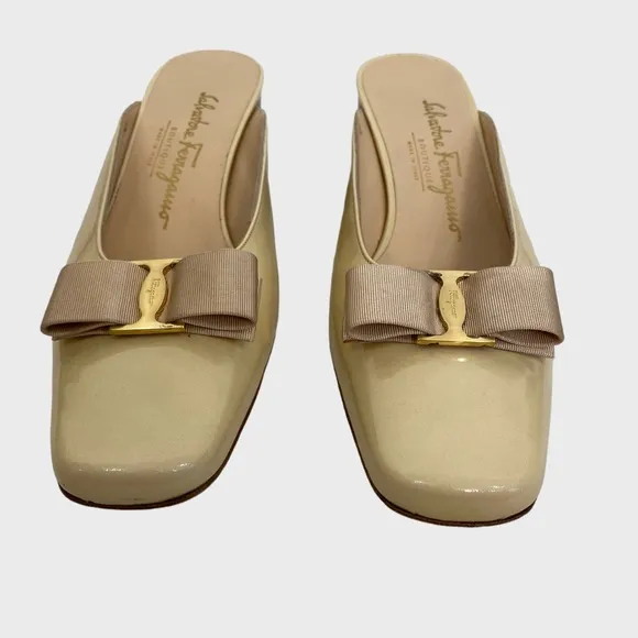 Salvatore Ferragamo Cream Patent Leather Bow Detail Slip On Heeled Mules Size 7