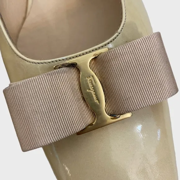 Salvatore Ferragamo Cream Patent Leather Bow Detail Slip On Heeled Mules Size 7