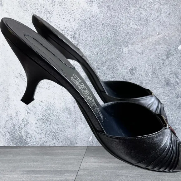 Salvatore Ferragamo Rondine Mule Kitten Heel 7b w dust bag