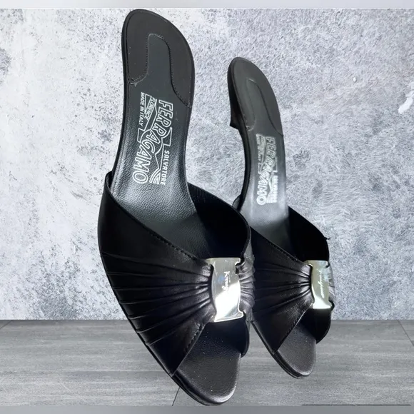 Salvatore Ferragamo Rondine Mule Kitten Heel 7b w dust bag