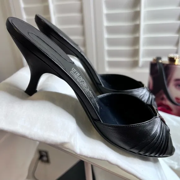 Salvatore Ferragamo Rondine Mule Kitten Heel 7b w dust bag