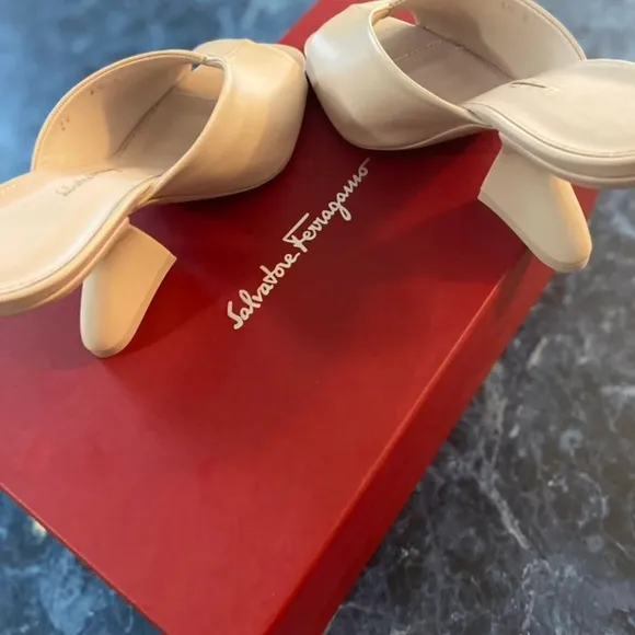 Salvatore Ferragamo Sansu Leather Mules Size 6.5