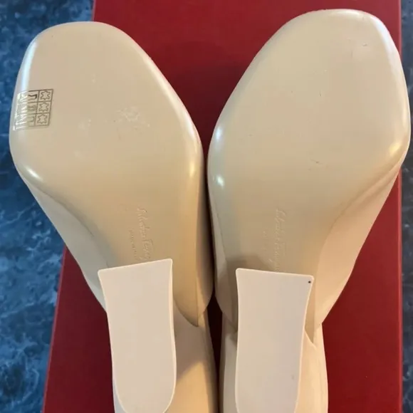 Salvatore Ferragamo Sansu Leather Mules Size 6.5