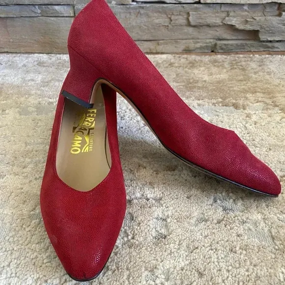 Salvatore Ferragamo Vintage Holiday Red Embossed Leather Pumps Heels Slip On: 8B