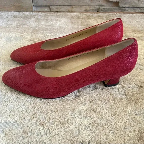 Salvatore Ferragamo Vintage Holiday Red Embossed Leather Pumps Heels Slip On: 8B