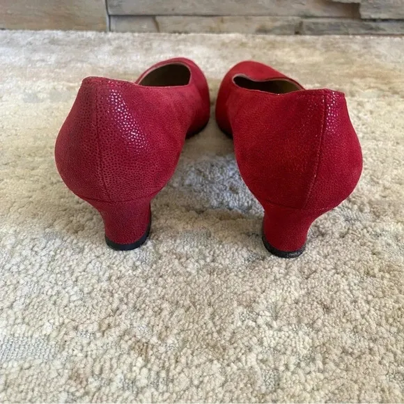 Salvatore Ferragamo Vintage Holiday Red Embossed Leather Pumps Heels Slip On: 8B