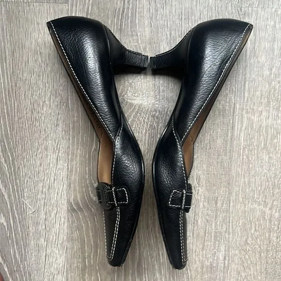 Salvatore Ferragamo Black leather kitten heels pump