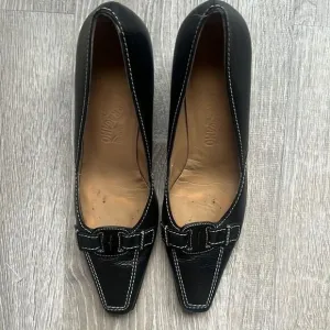 Salvatore Ferragamo Black leather kitten heels pump